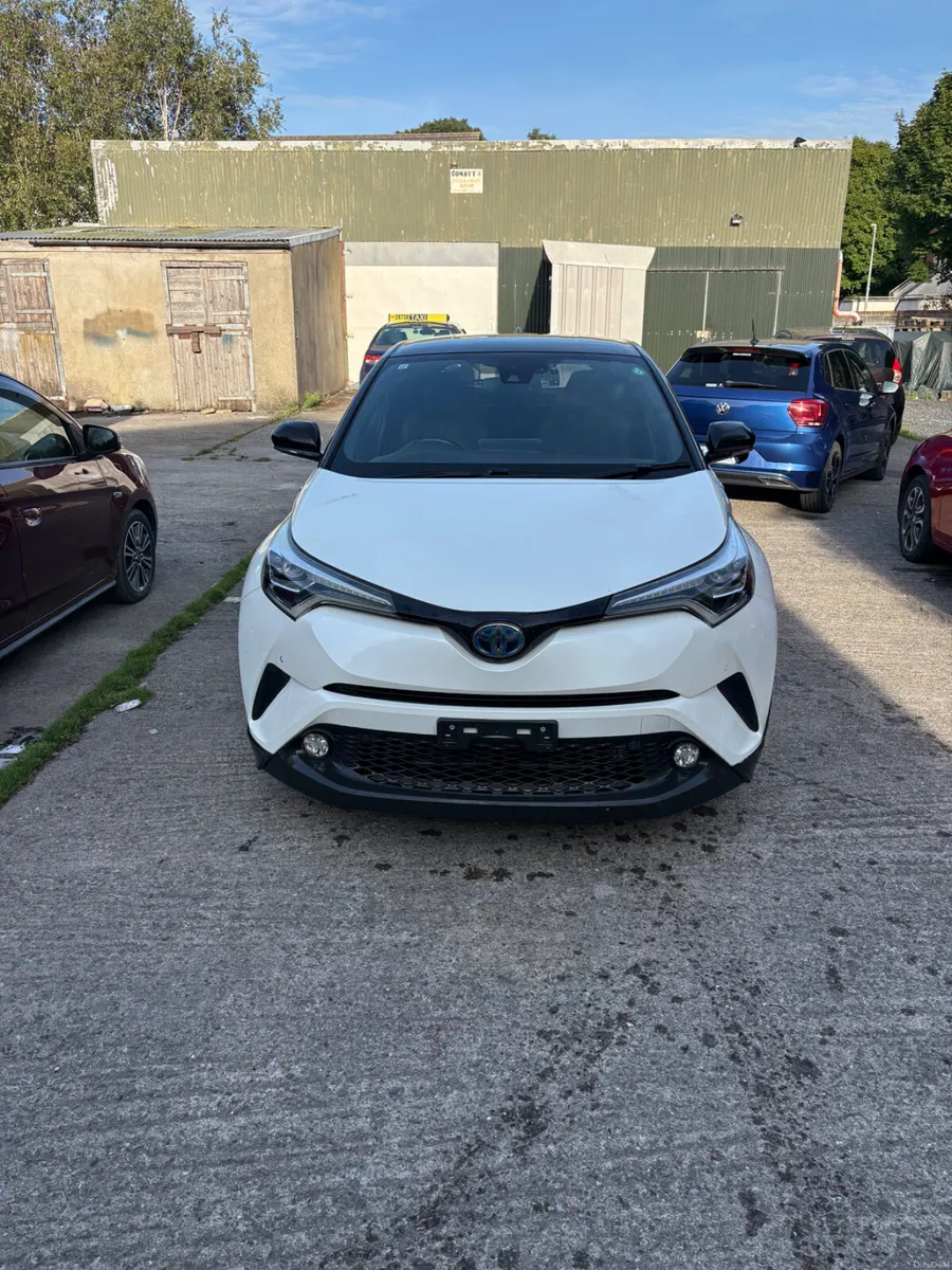 Toyota C-HR 2017 - 1.8l hybrid - Image 3