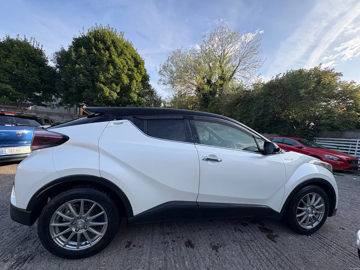 Toyota C-HR 2017 - 1.8l hybrid - Image 6