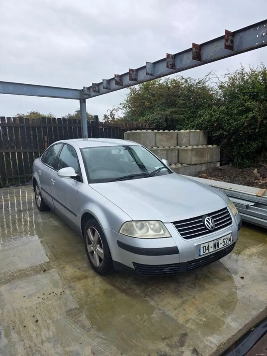 2004 Volkswagen Passat - Image 1