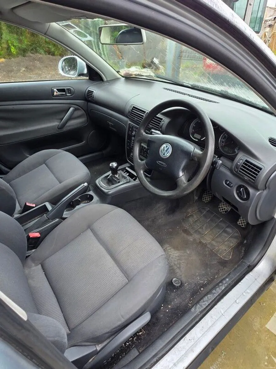 2004 Volkswagen Passat - Image 5