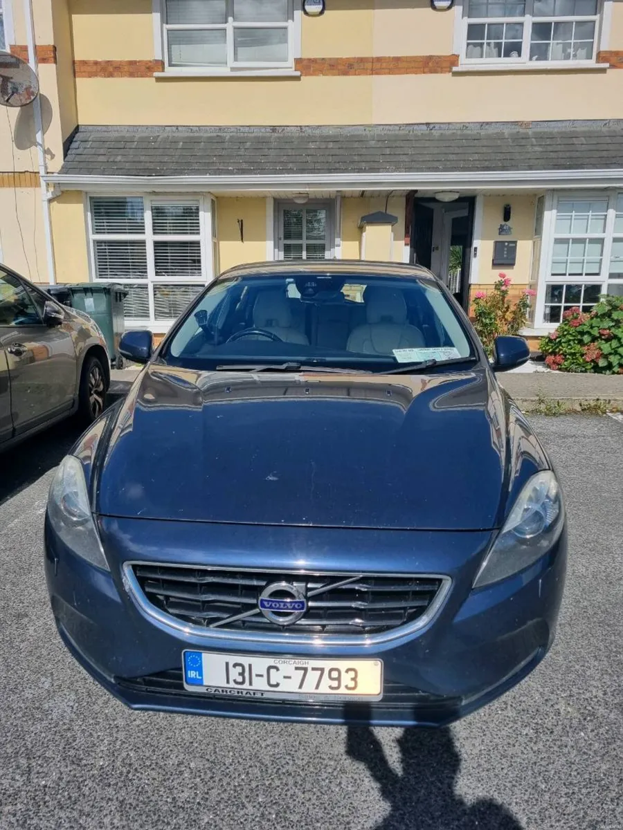 Volvo V40 - Image 2