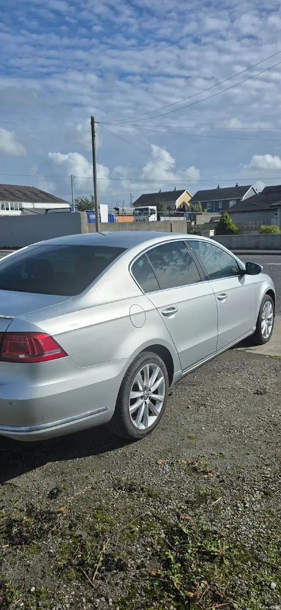 Volkswagen Passat 2014 - Image 2