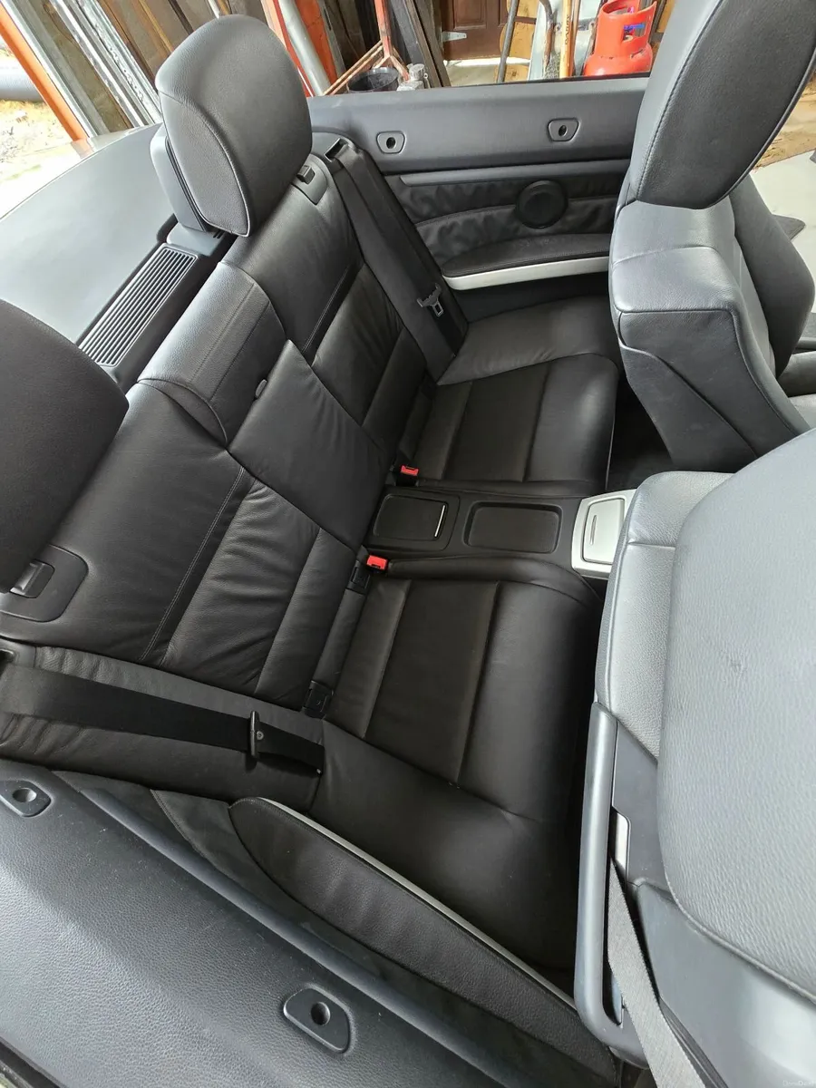BMW 3-Series 2008 - Image 2