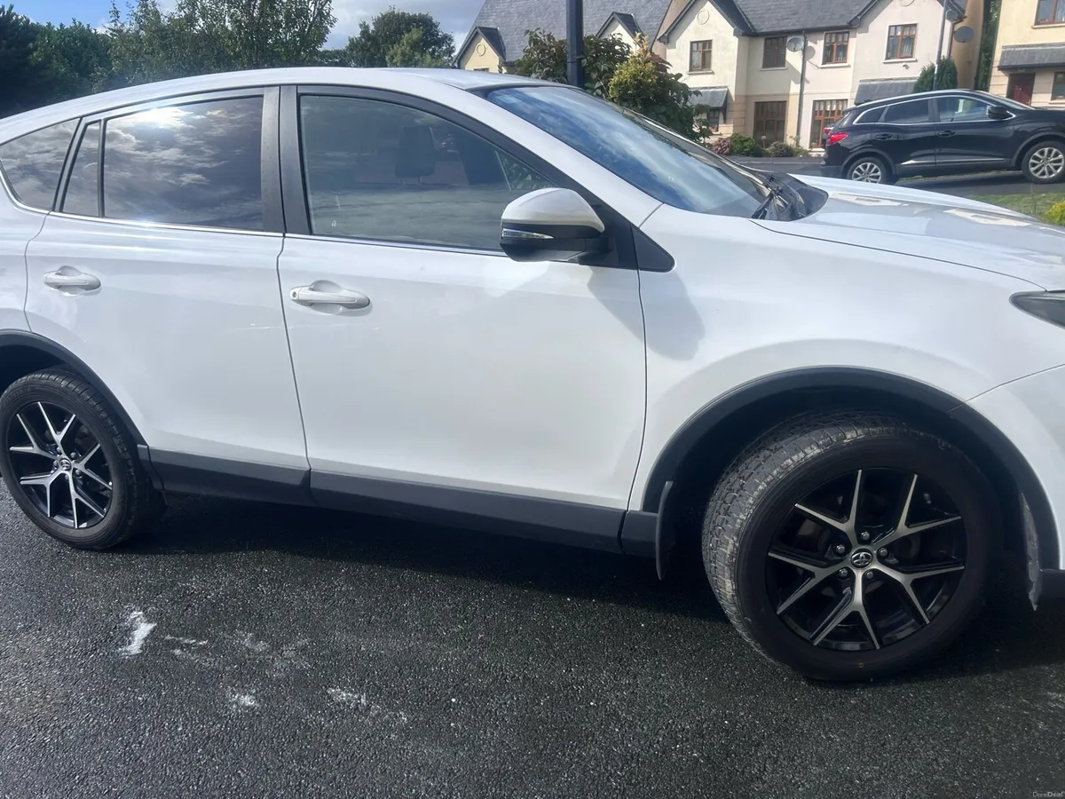 Toyota rav 4 - Image 4