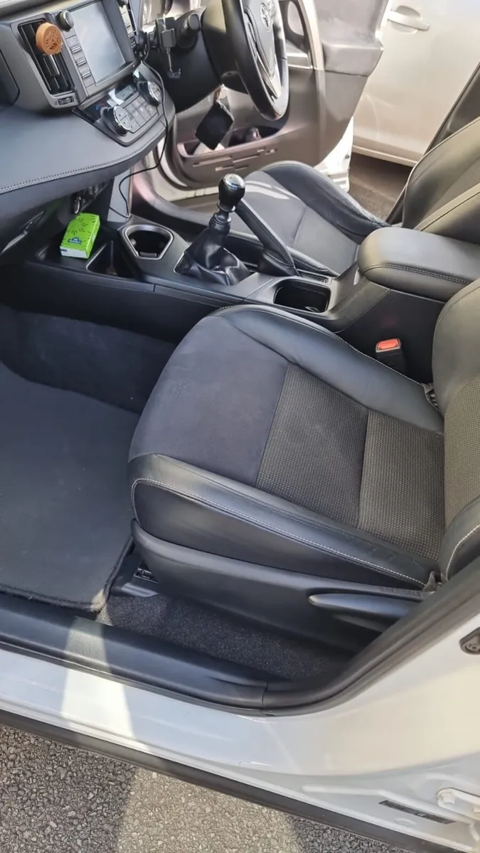 Toyota rav 4 - Image 6