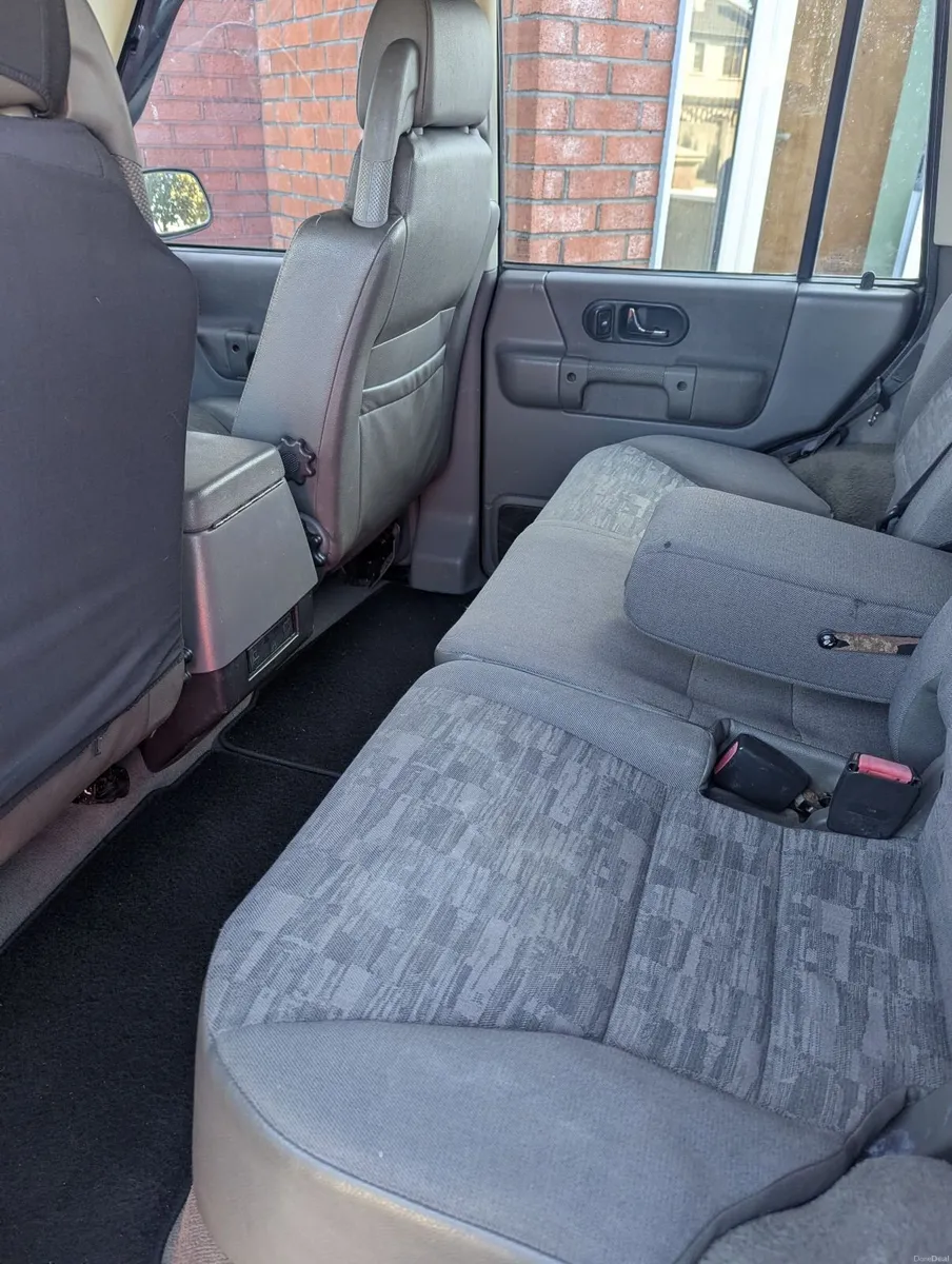 Land Rover Discovery 2002 - Image 3