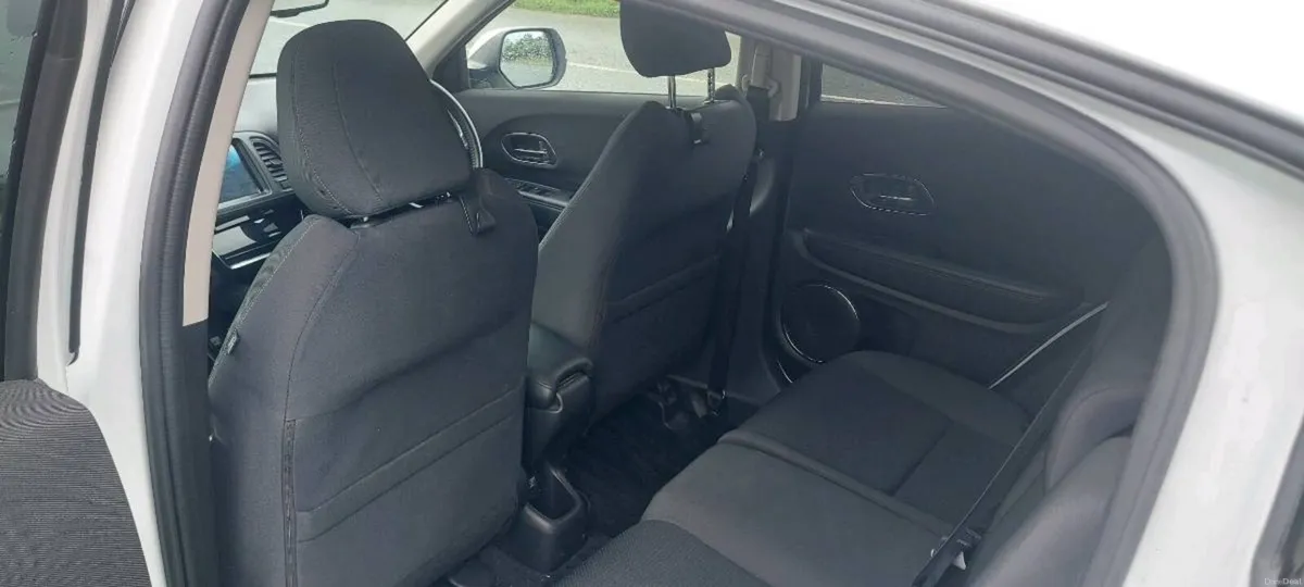 2020 Honda Vezel 1.5 Hybrid – Sporty Spec - Image 5