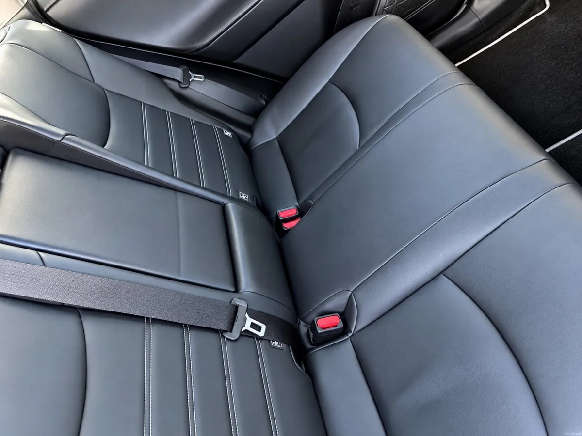 2025 RAV4 HYBRID SOL | LEATHER SEATS |  33 KM. - Image 5