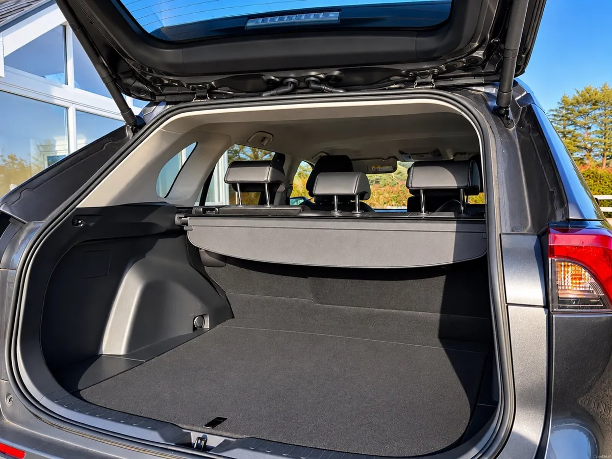 2025 RAV4 HYBRID SOL | LEATHER SEATS |  33 KM. - Image 6