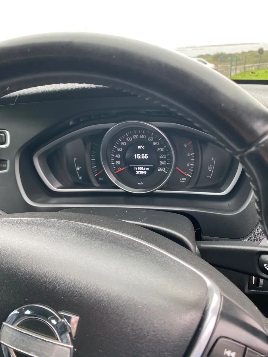 Volvo V40 2014 - Image 2