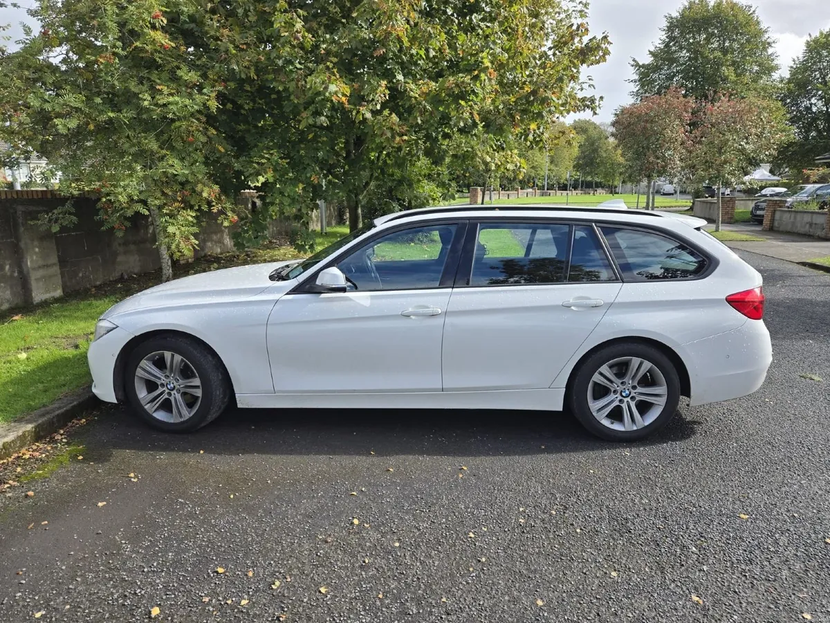 BMW 3-Series 2018 - Image 6