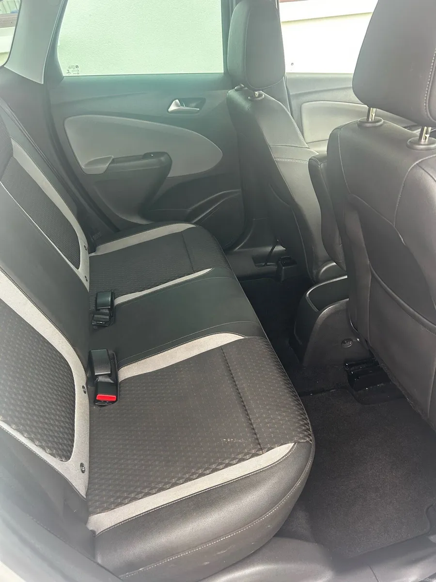 192 Vauxhall CrosslandX - Image 5