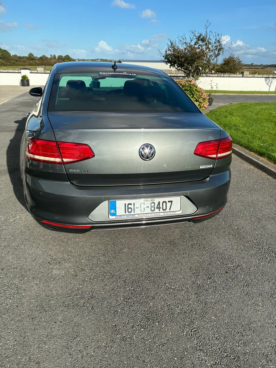 Volkswagen Passat - Image 5