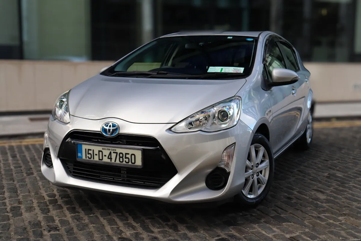 2015 Toyota Aqua Hybrid // Warranty // 116,000 km - Image 4