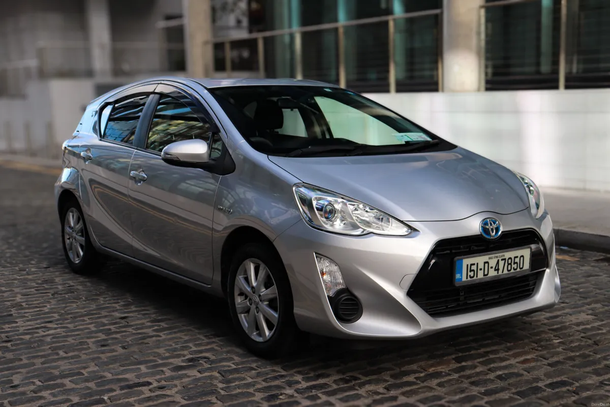 2015 Toyota Aqua Hybrid // Warranty // 116,000 km - Image 2