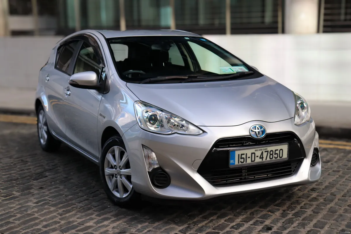 2015 Toyota Aqua Hybrid // Warranty // 116,000 km - Image 6