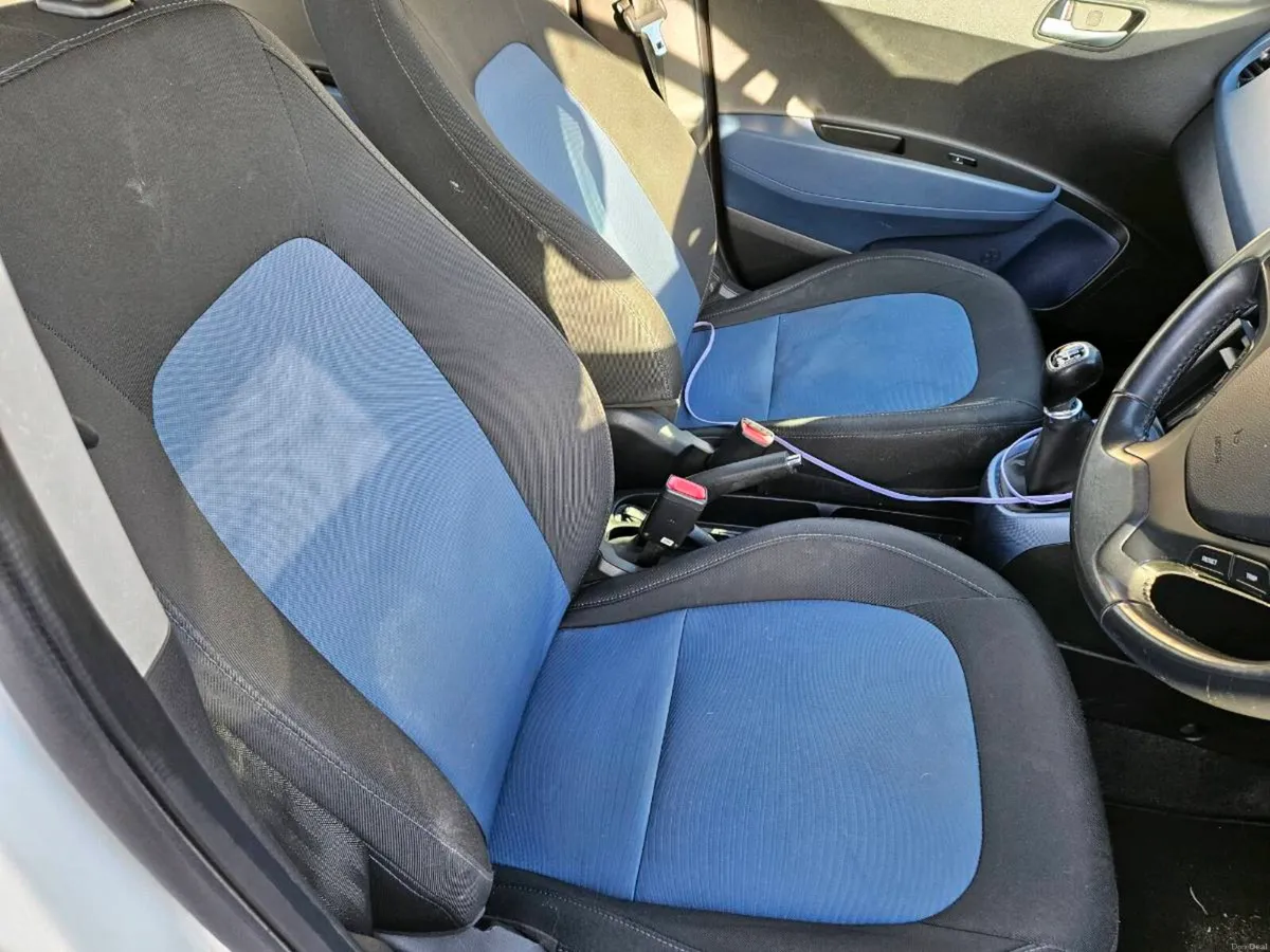 Hyundai i10 
1.1 petrol nct 05/2027 tax 07/2027 - Image 3