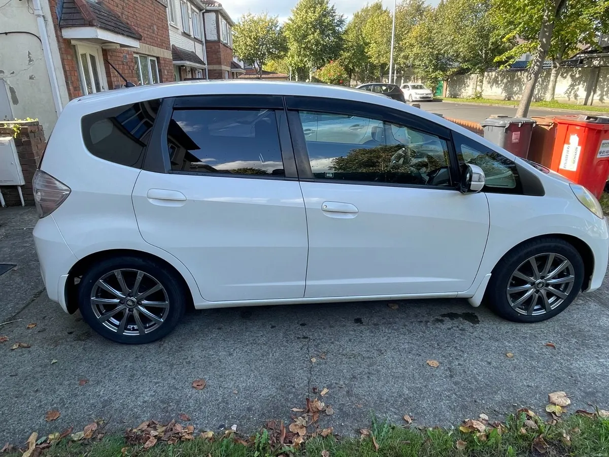 2011 Honda Fit - LOW MILEAGE (111k km) - Image 5