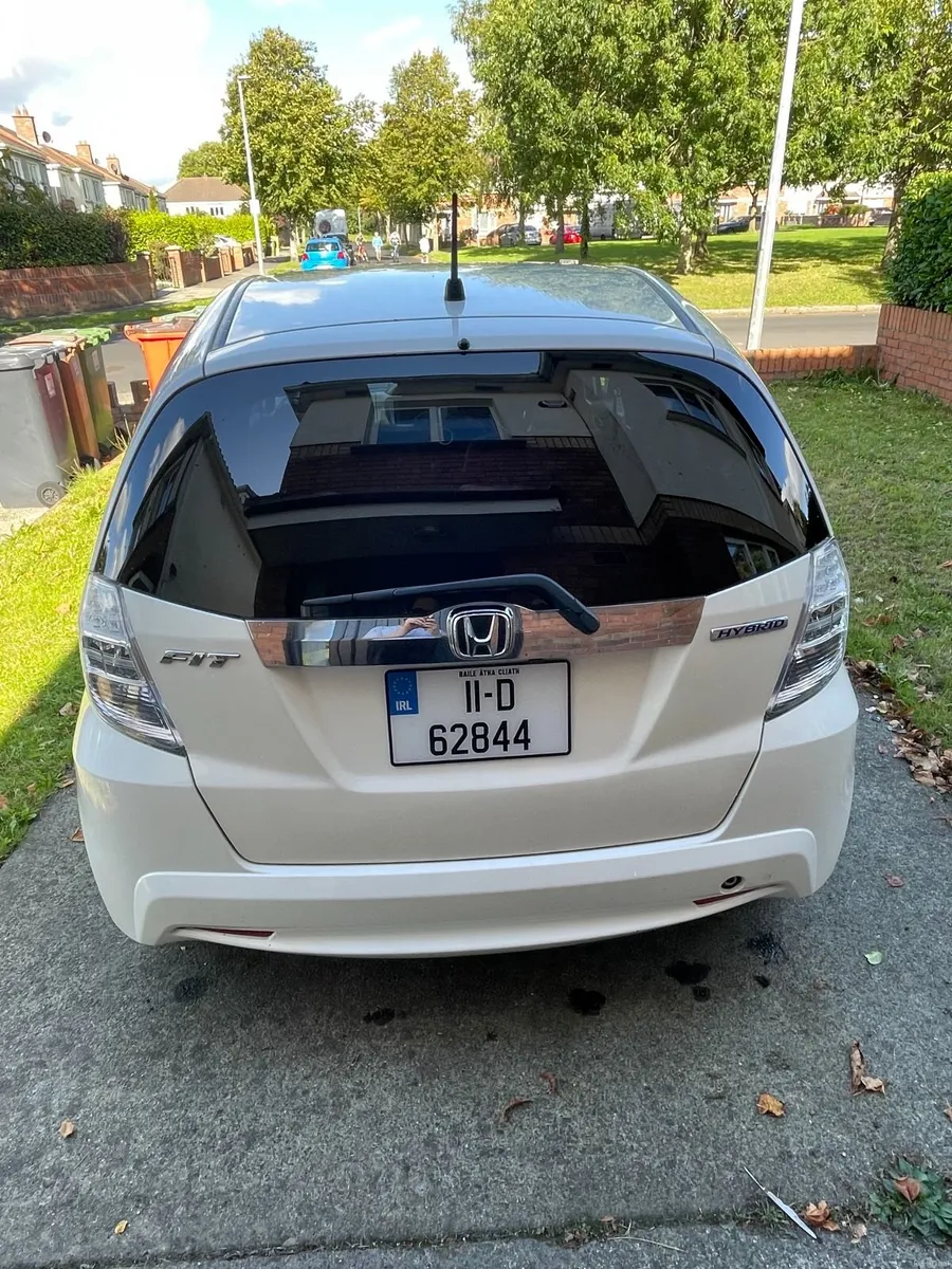 2011 Honda Fit - LOW MILEAGE (111k km) - Image 4