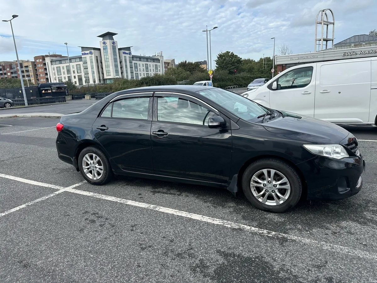 Toyota Corolla 2011 - Image 2