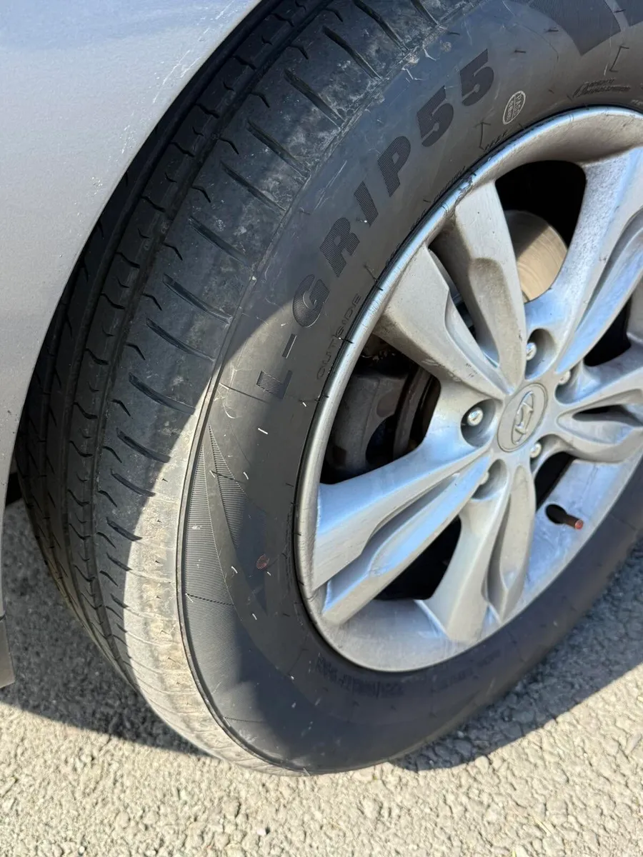 Car - Image 3