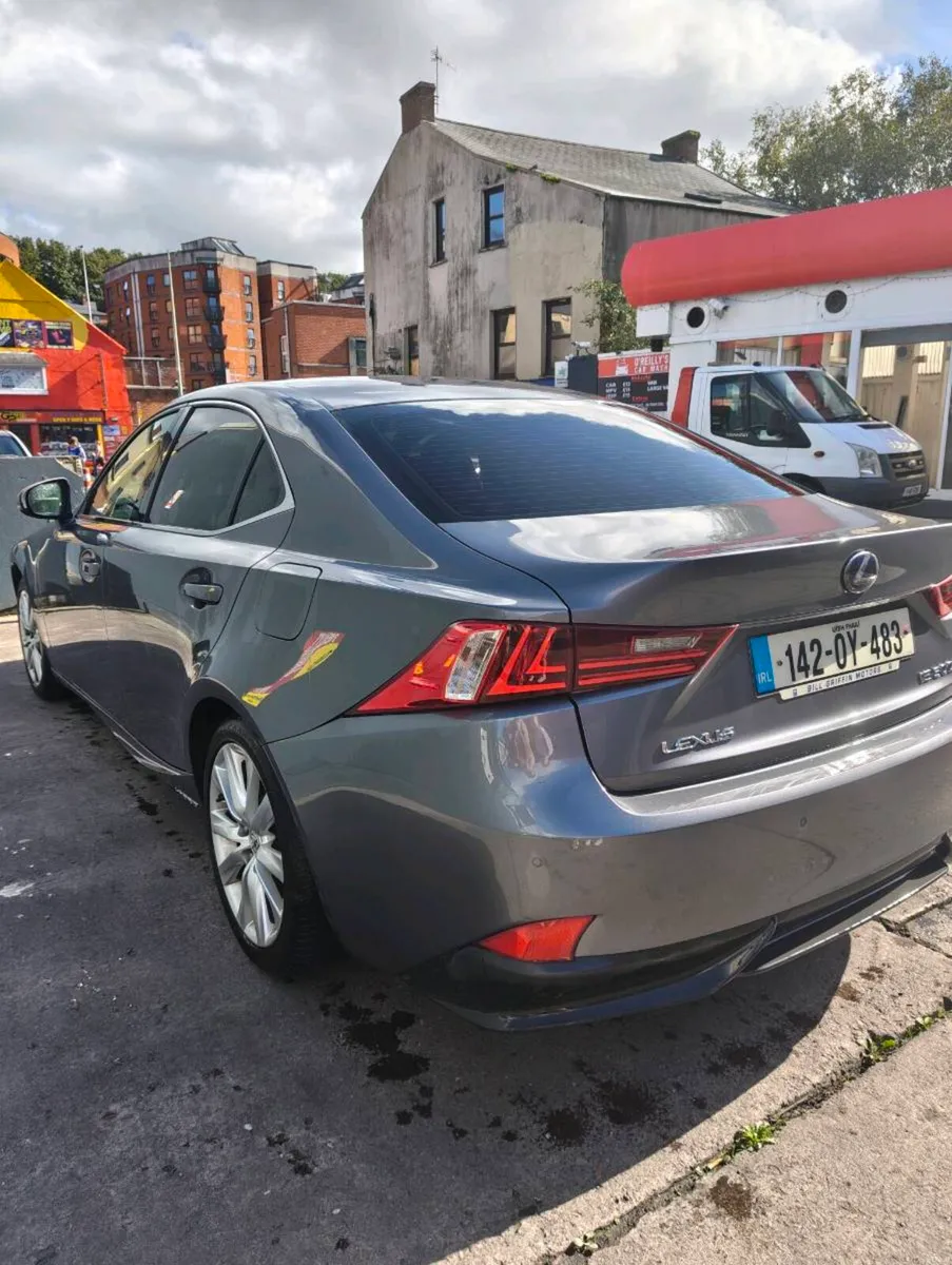 Lexus IS300H 2014 - Image 4
