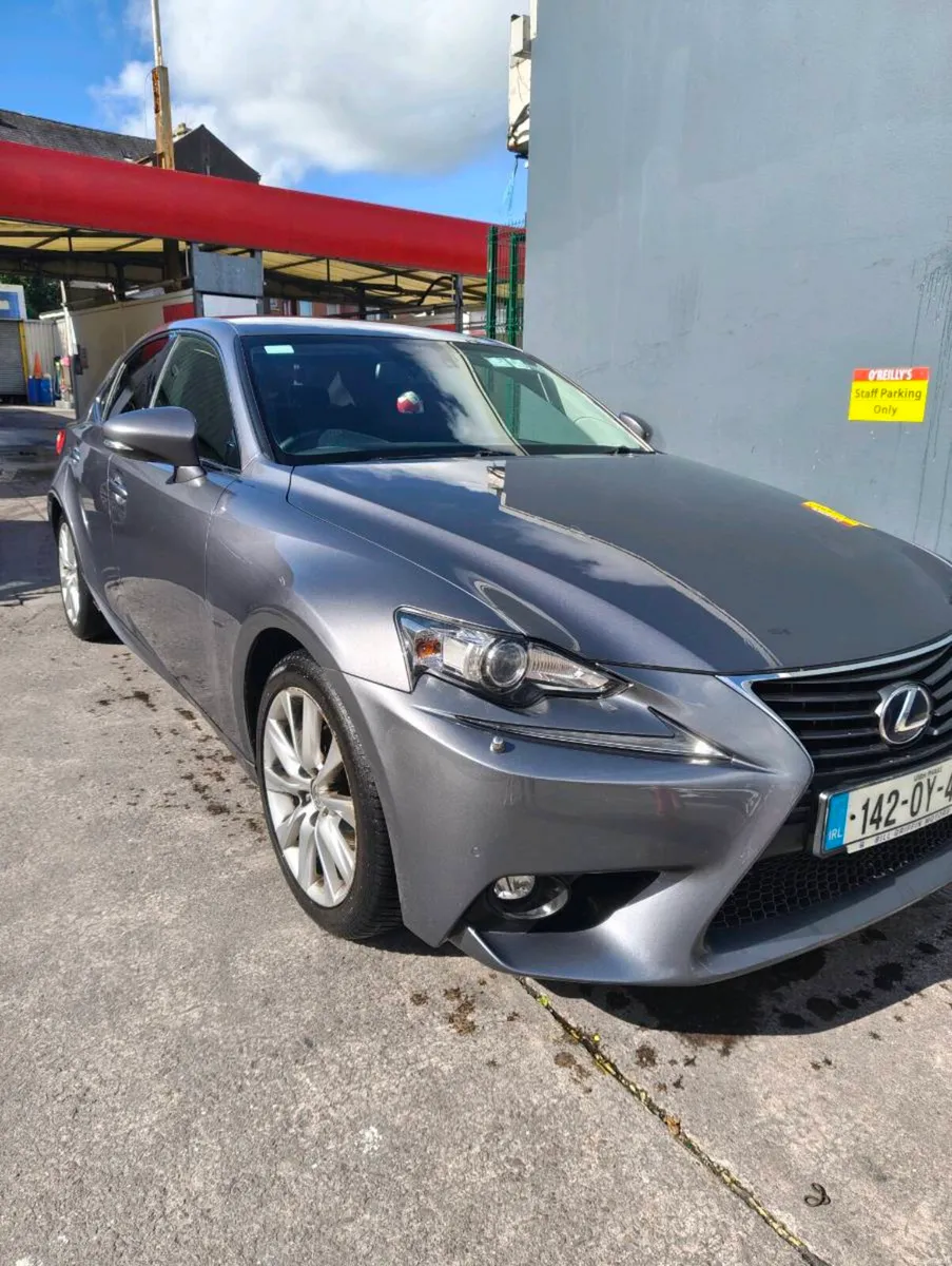 Lexus IS300H 2014 - Image 1