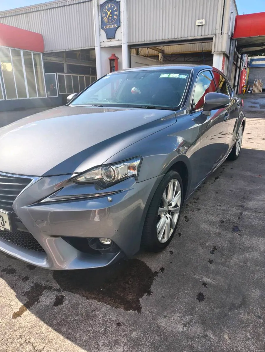 Lexus IS300H 2014 - Image 3