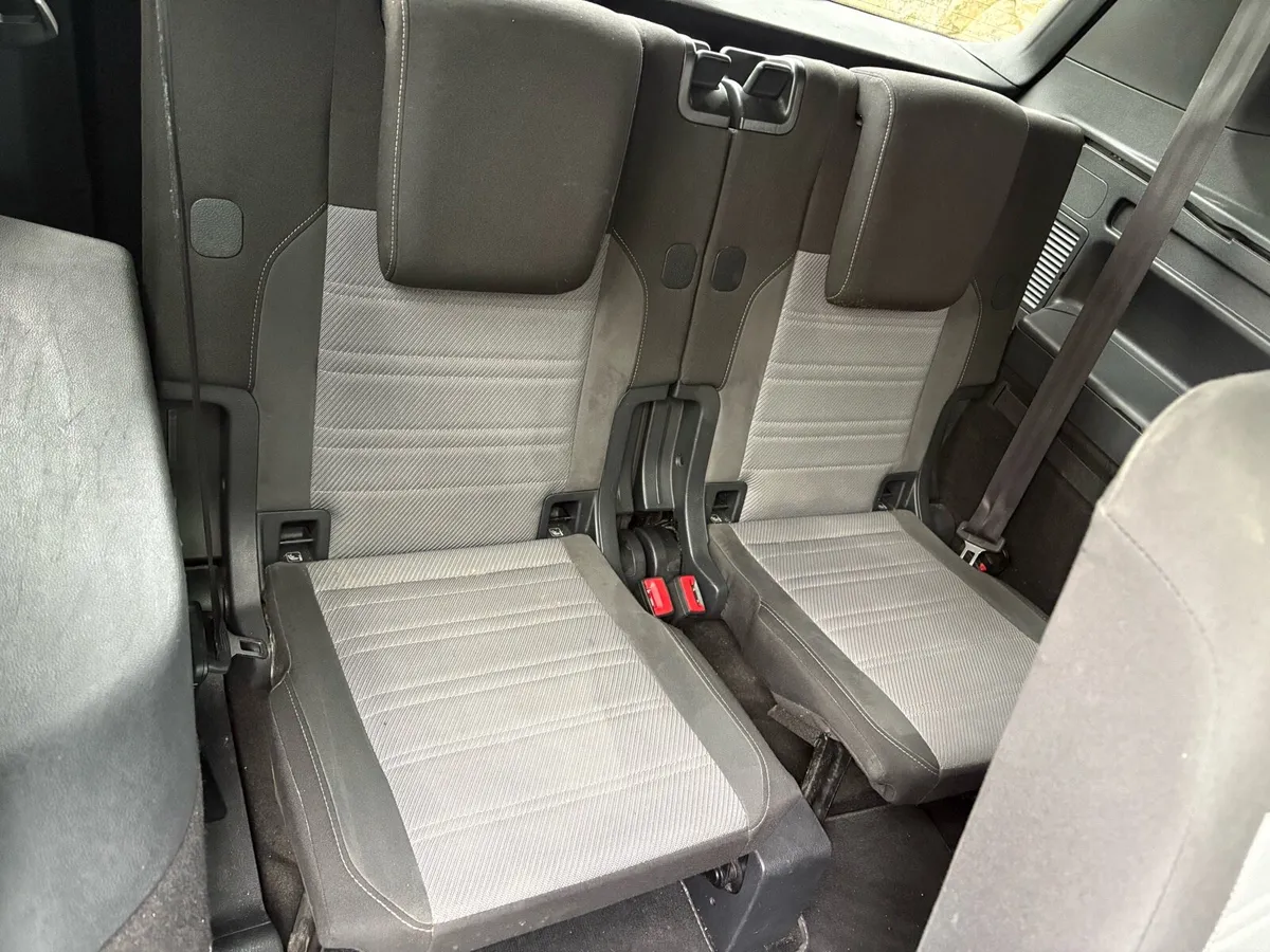 Volkswagen Touran R-line 1.6 TDS - Image 4