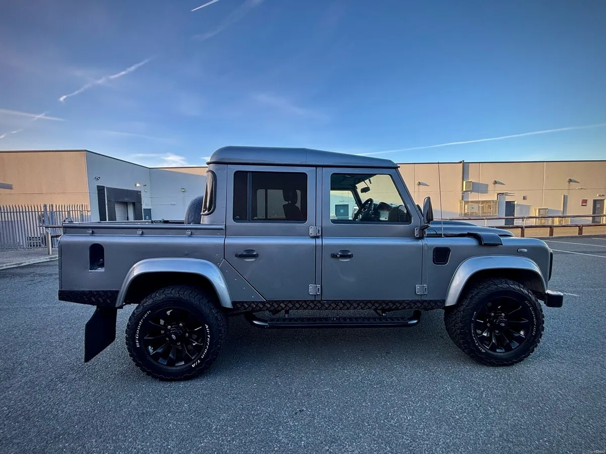 Landrover Defender 110 Crew Cab - Image 3