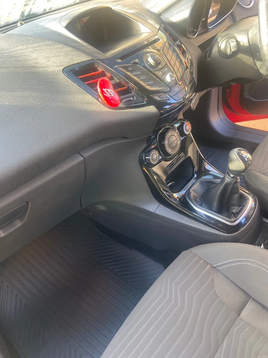 Ford Fiesta 1.25 Zetec 2014 - Image 5