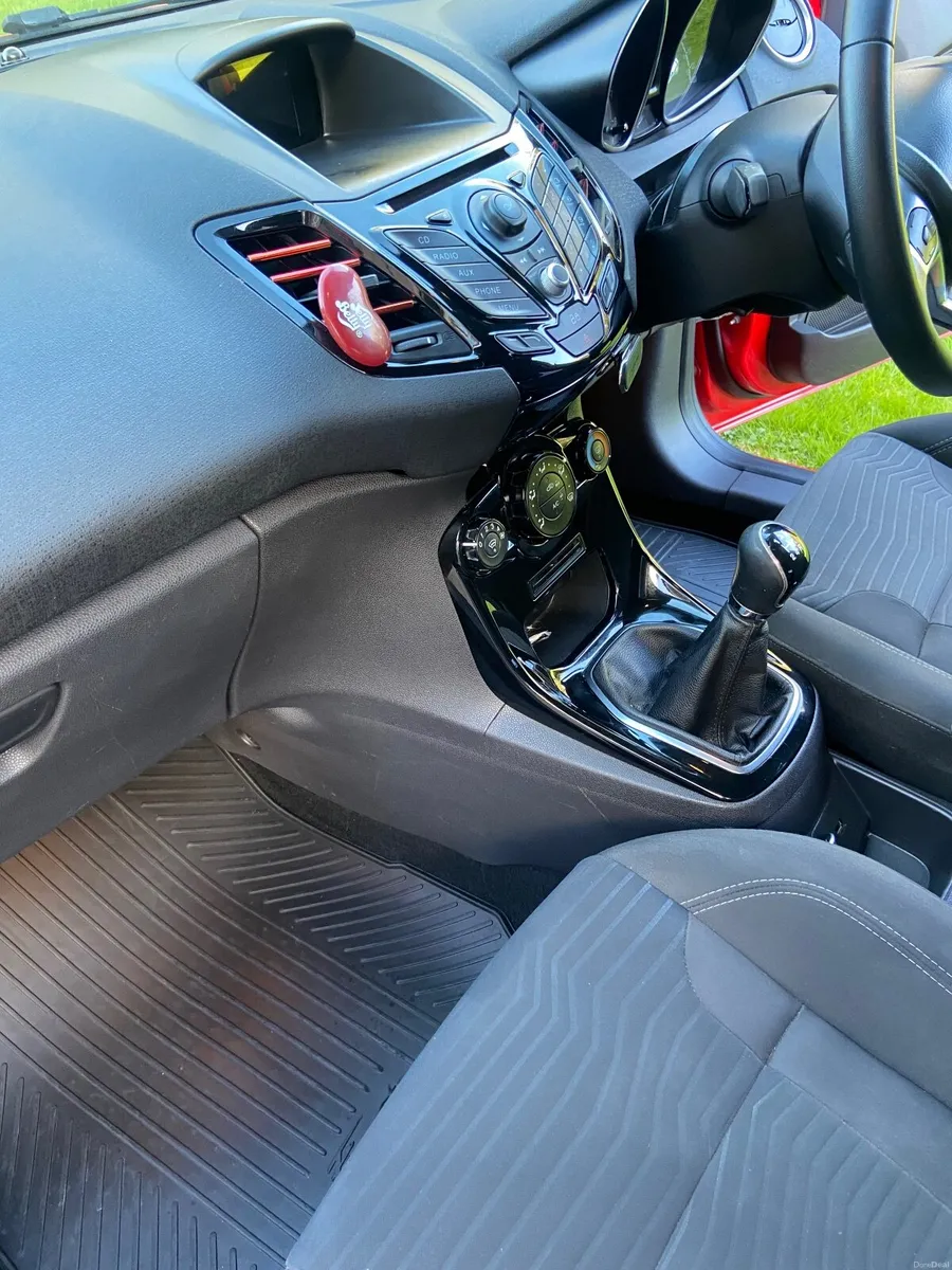 Ford Fiesta 1.25 Zetec 2014 - Image 6