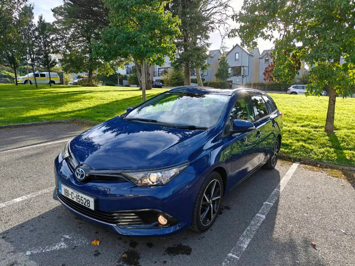 2018 Toyota Auris Touring Sports 1.8 Hybrid Design - Image 1