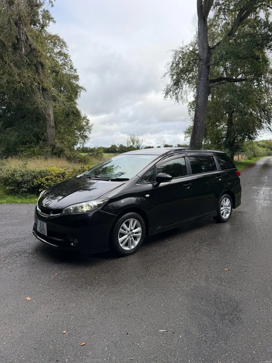 2010 TOYOTA WISH 1.8 PETROL AUTOMATIC - Image 2