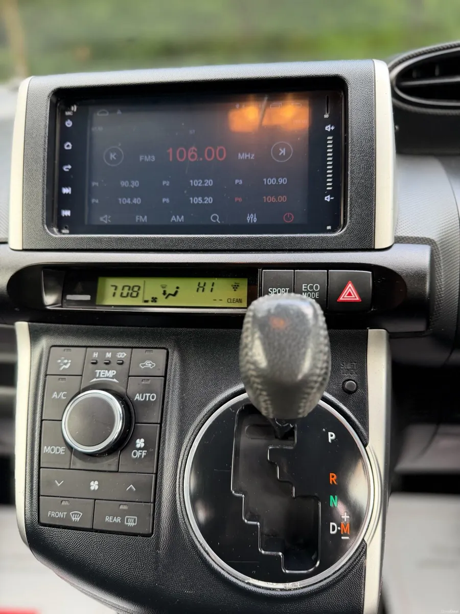 2010 TOYOTA WISH 1.8 PETROL AUTOMATIC - Image 6