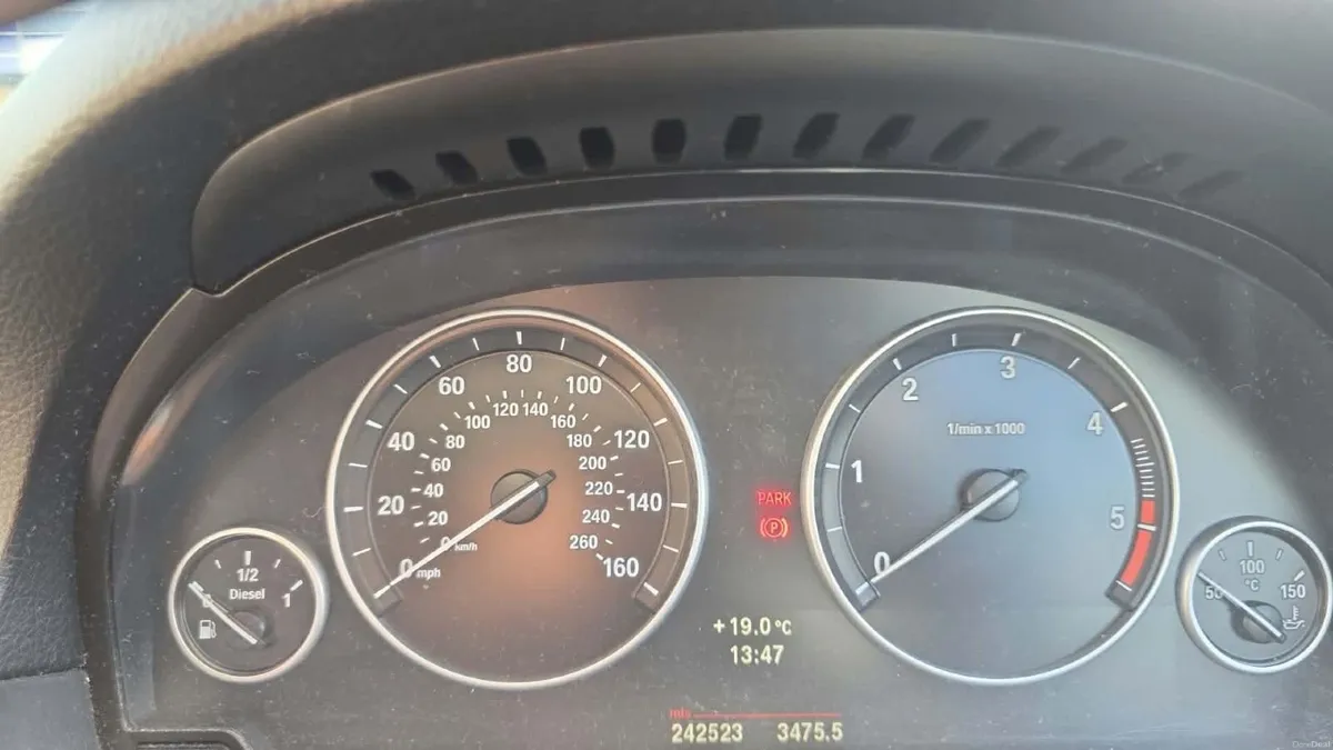 BMW 5-Series 2011 - Image 2