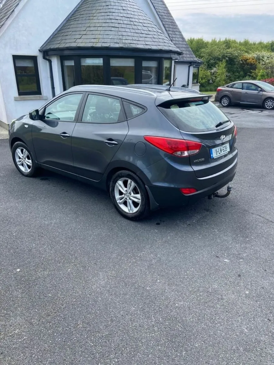 Hyundai IX35 2.0 LTR Crossover 5DR - Image 2
