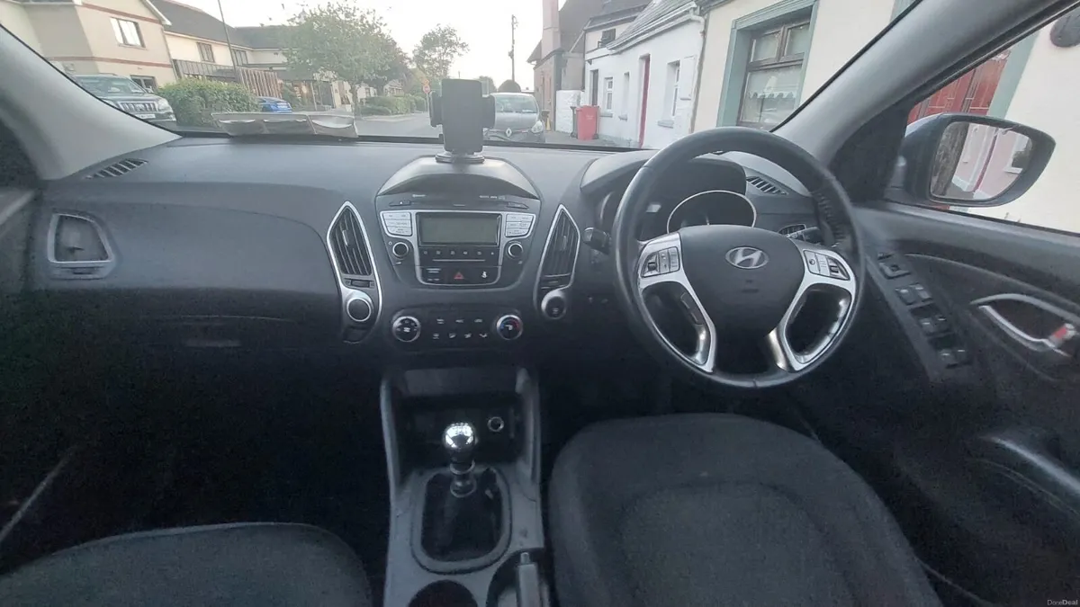 Hyundai IX35 2.0 LTR Crossover 5DR - Image 4