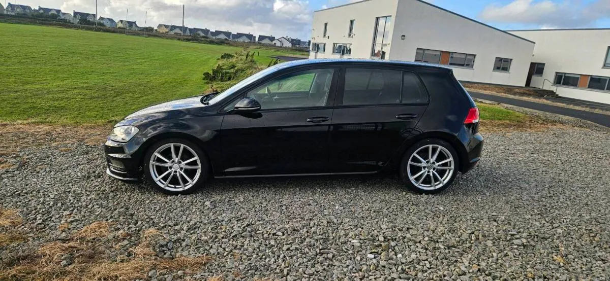 2015 Volkswagen Golf - Image 4