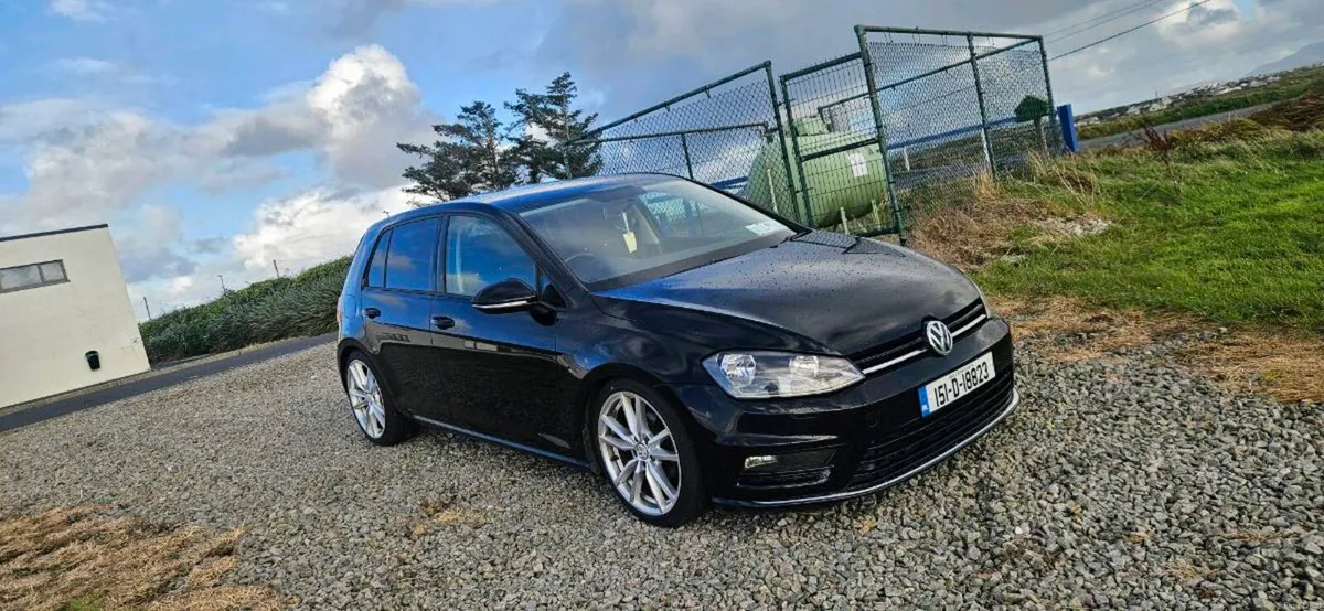 2015 Volkswagen Golf - Image 2