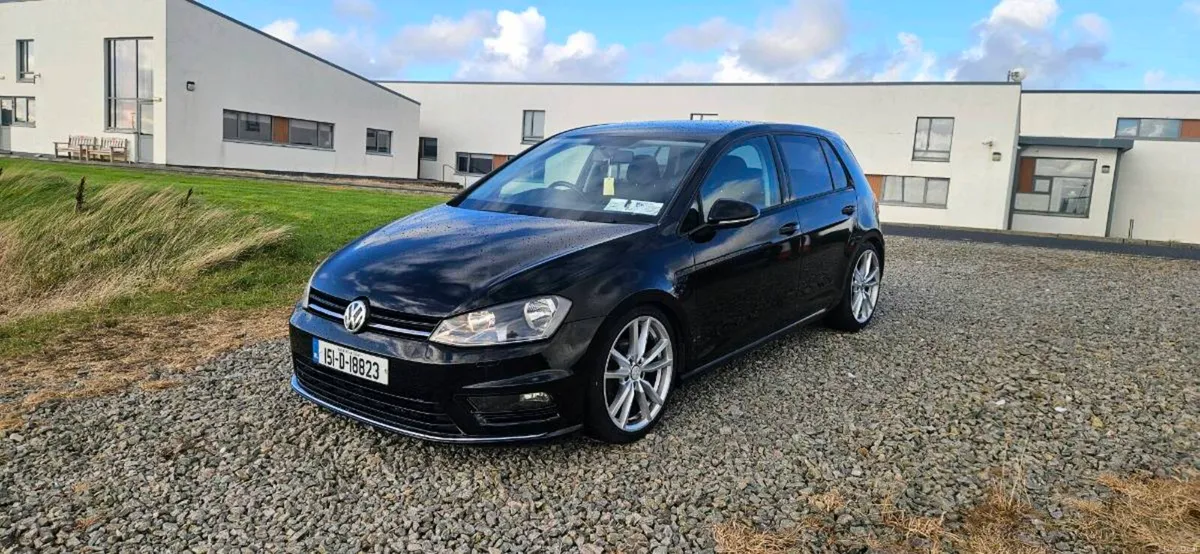 2015 Volkswagen Golf - Image 1