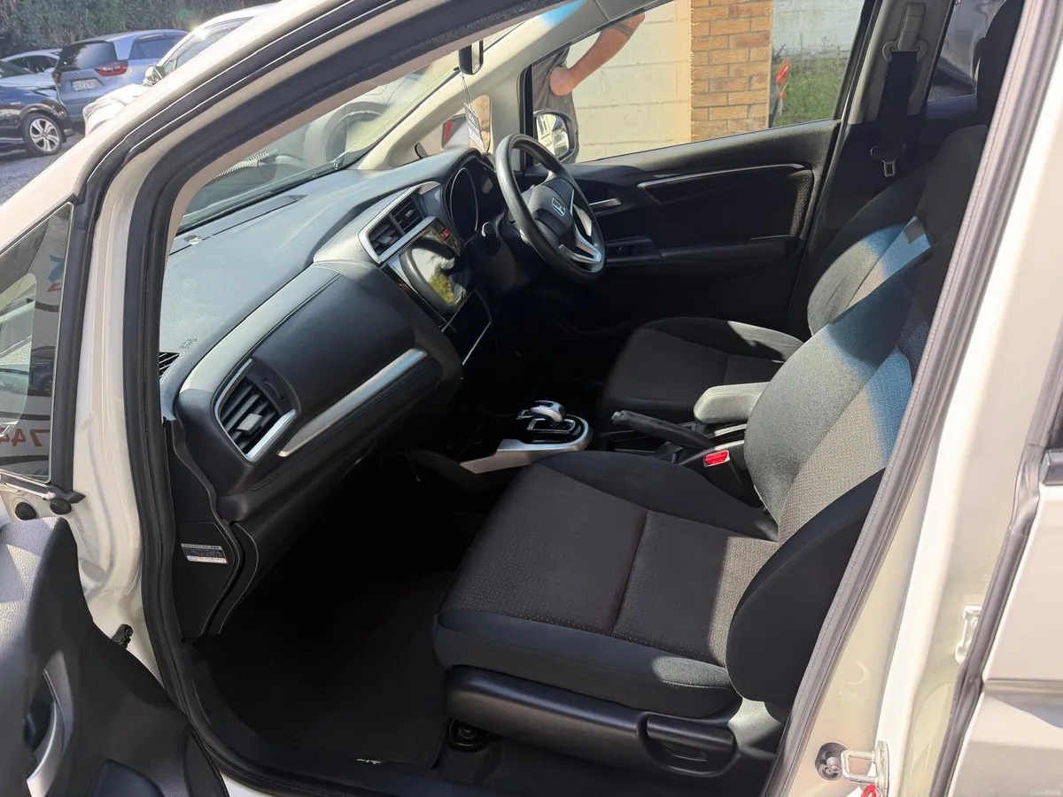 HONDA FIT 2016 HYBRID AUTOMATIC - Image 5