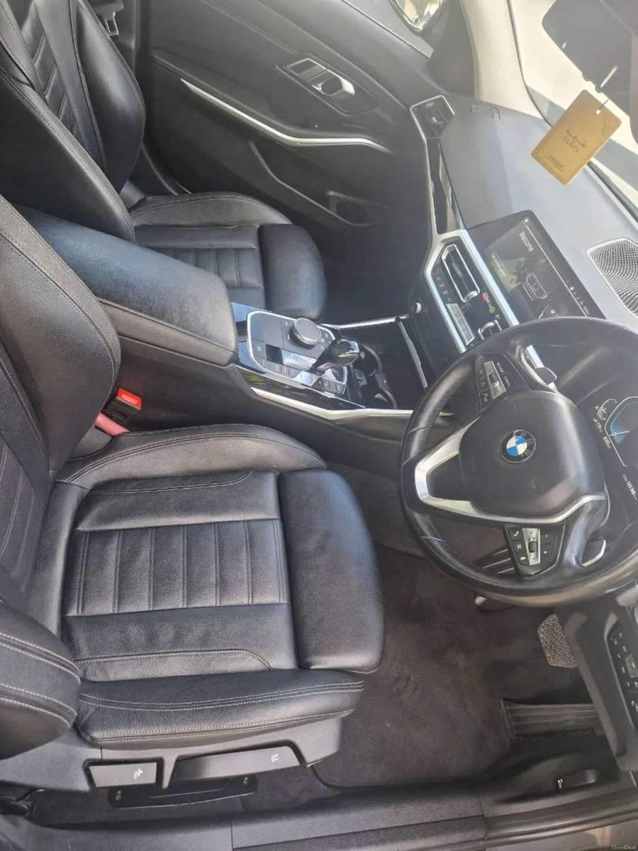 Bmw 330e - Image 4