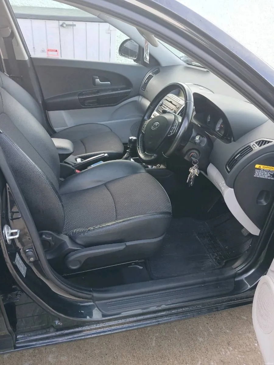 Car - Image 6