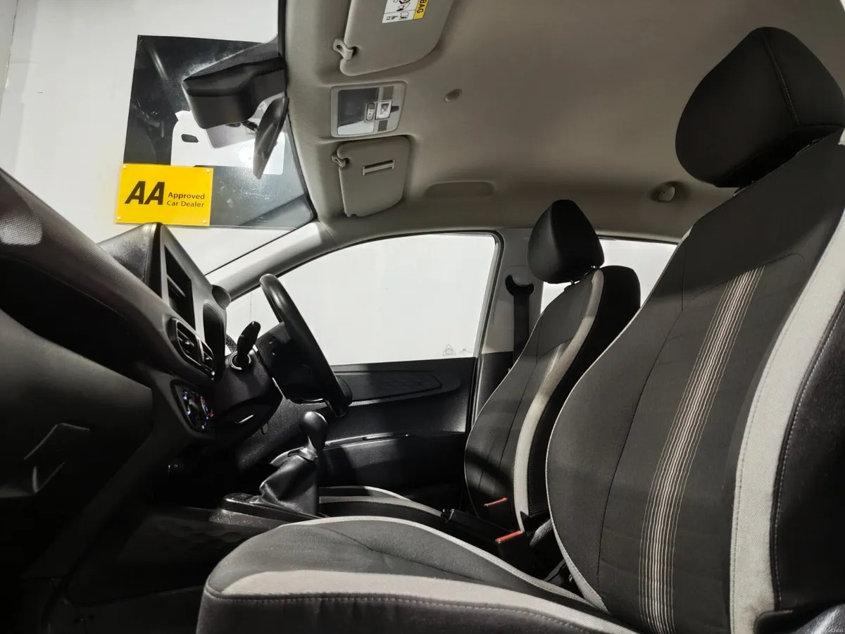Hyundai i10 2023 CLASSIC SPEC EXTRAS LOW KMS - Image 5