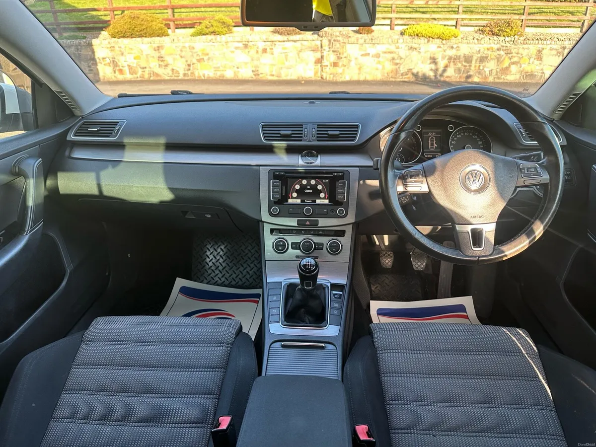 2013 Volkswagen Passat - Image 5