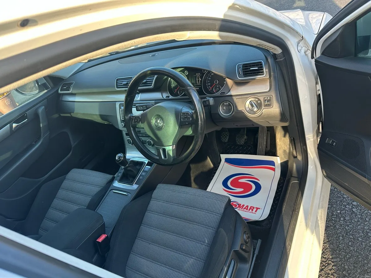 2013 Volkswagen Passat - Image 6