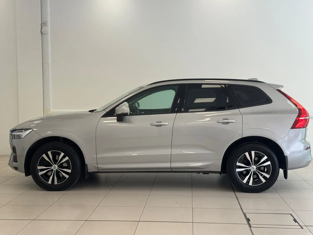 Volvo XC60 2022 - Image 3