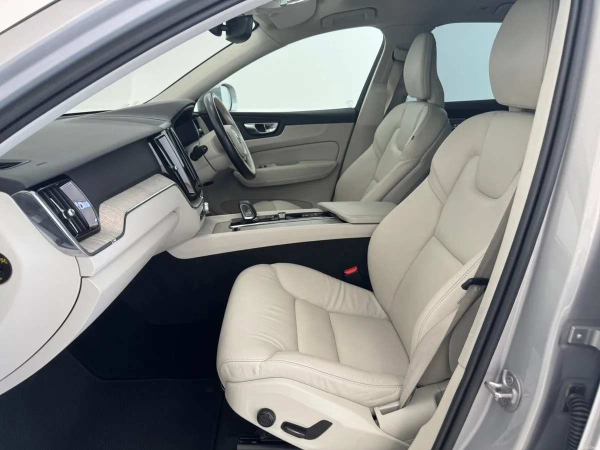 Volvo XC60 2022 - Image 5