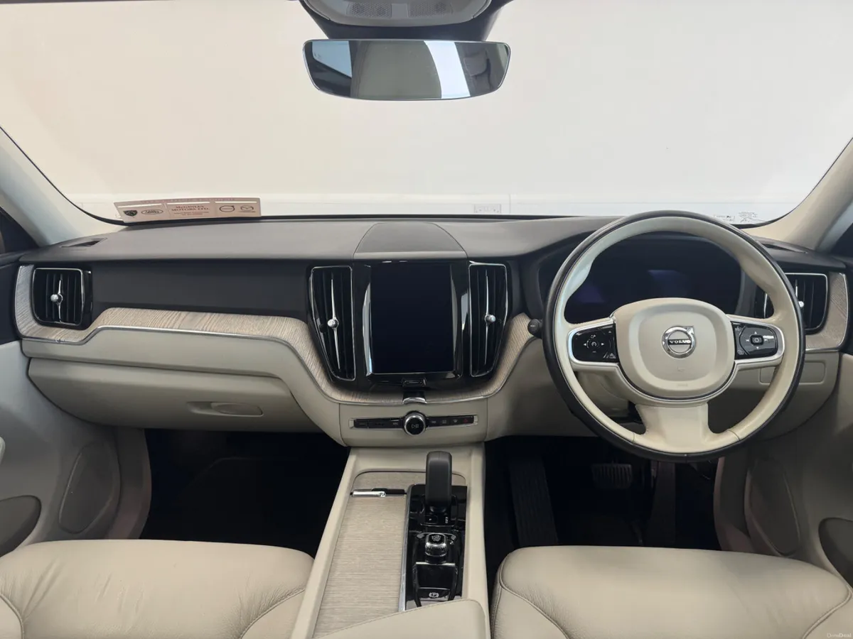 Volvo XC60 2022 - Image 4